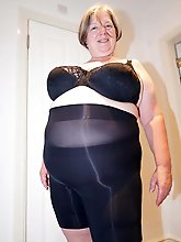 Skillful mature mamas are posing totally naked on cam