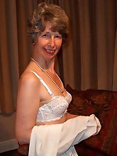 Older whore is giving him what he wants