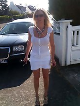 Erotic mature mama spreading her lips