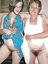 Ravishing mature lady posing nude