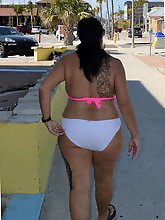 Mademoiselle is masturbating