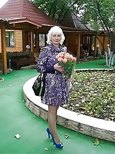 Sensual mature bitch demonstrating her skills