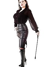 Concupiscent experienced girl posing totally nude on pictures