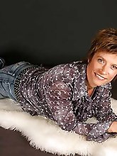 Alluring cutie spreading her pussy lips