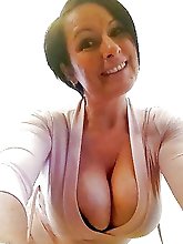 French momma in her solo play