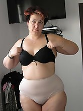 OC Hotwife - Posing for my sexy neighbors!!